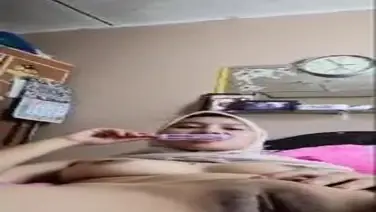Ukhti Hijab Cantik Live Bersantai Kasur